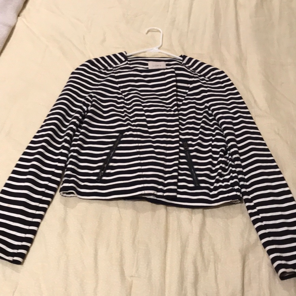 Loft jacket. Black and white.